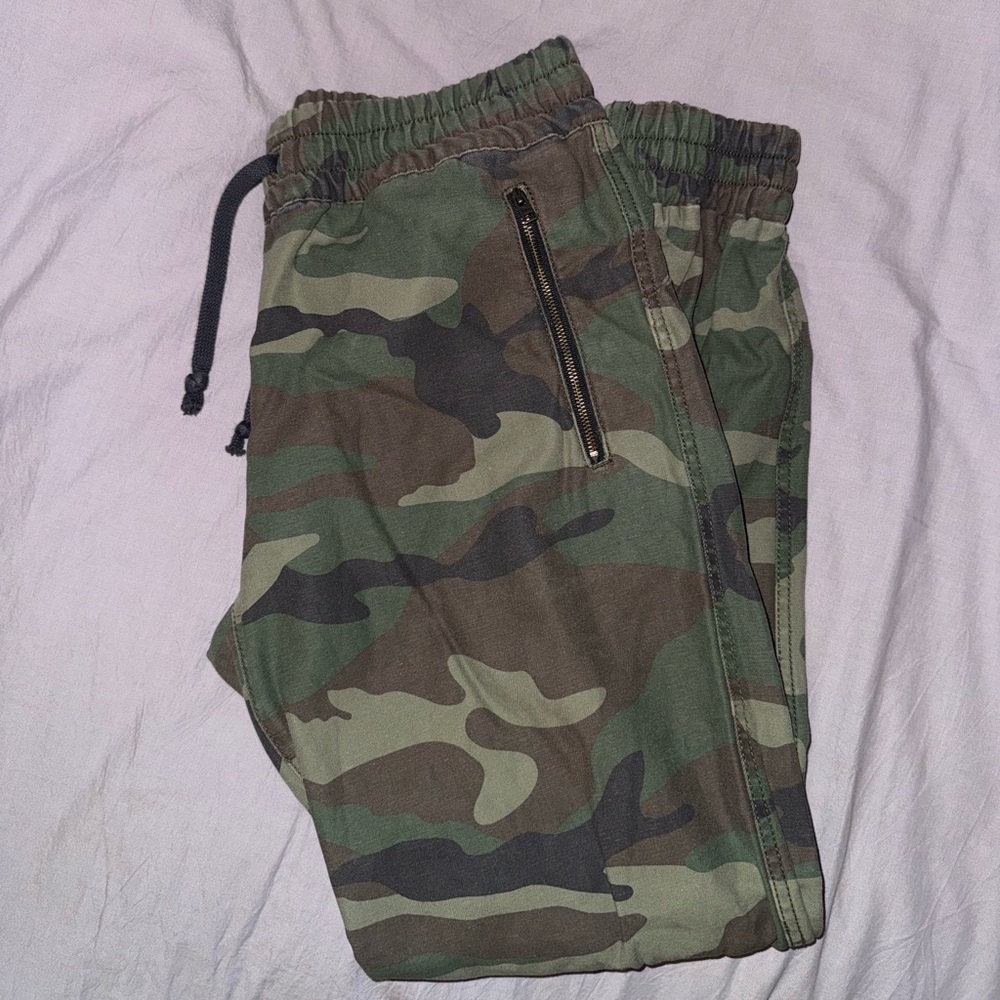 Aritzia Tna Joggers Camo Small
